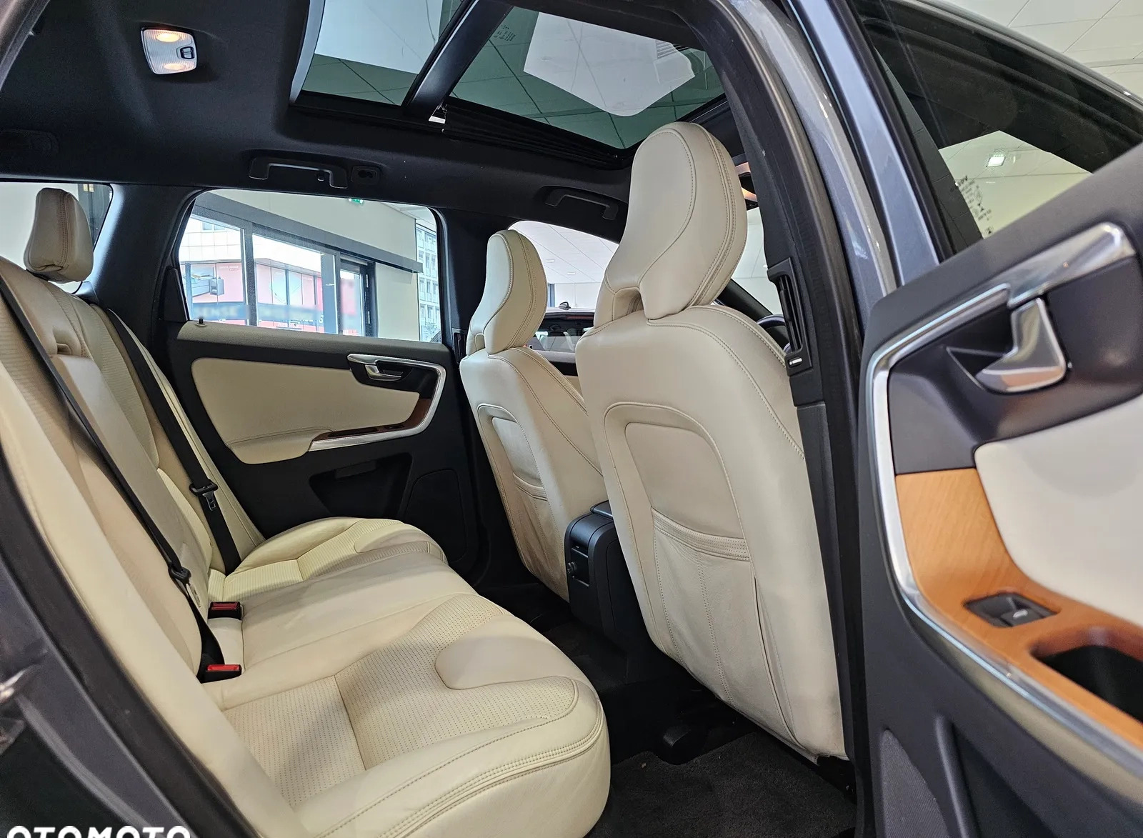 Volvo XC 60 cena 135900 przebieg: 156000, rok produkcji 2017 z Stryków małe 466